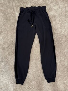 lululemon on the fly joggers with velvet detail